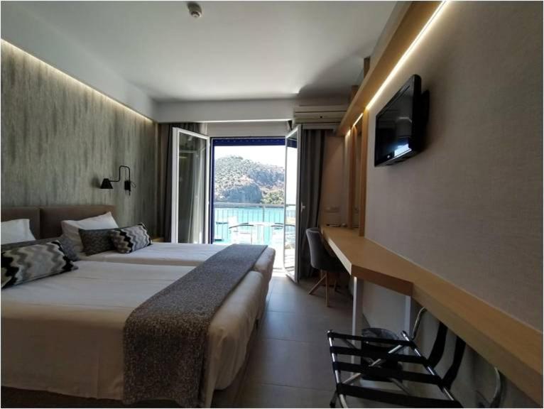 Hotel Minoa 3*
