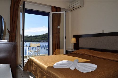 Hotel Minoa 3*